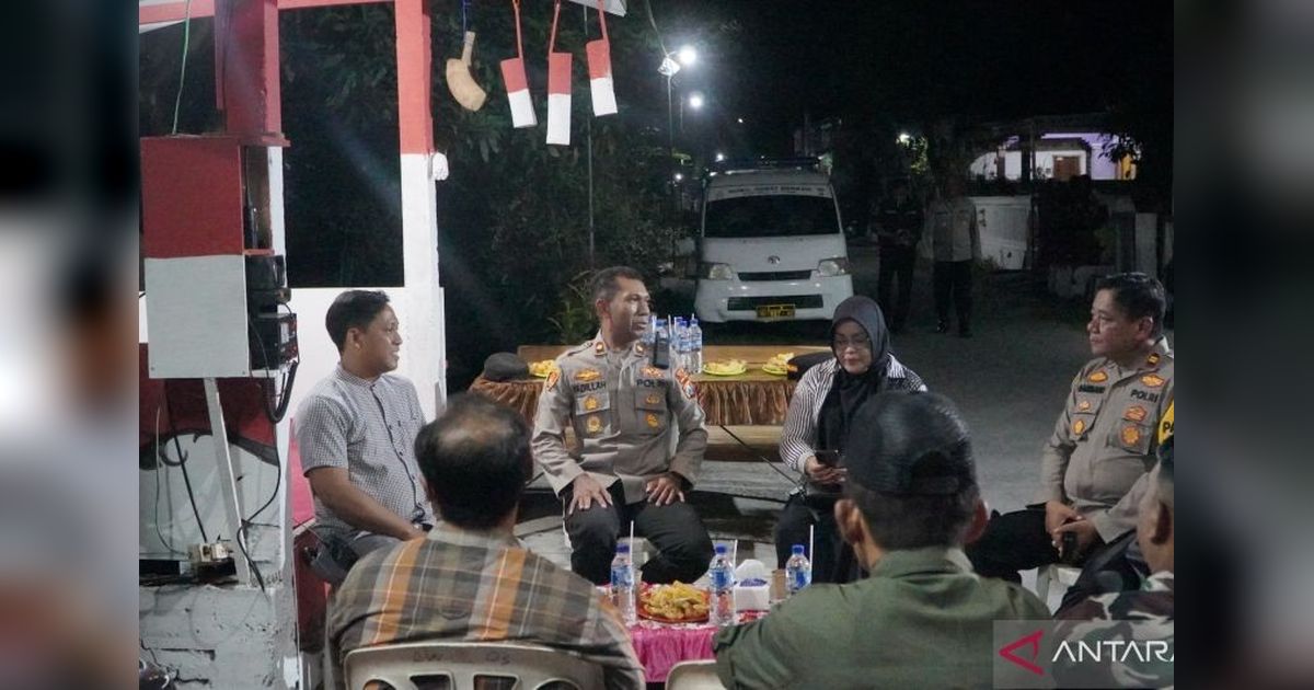 Polres Blitar Beri HT ke Pos Kamling: Tingkatkan Komunikasi Cepat, Warga Makin Aman!