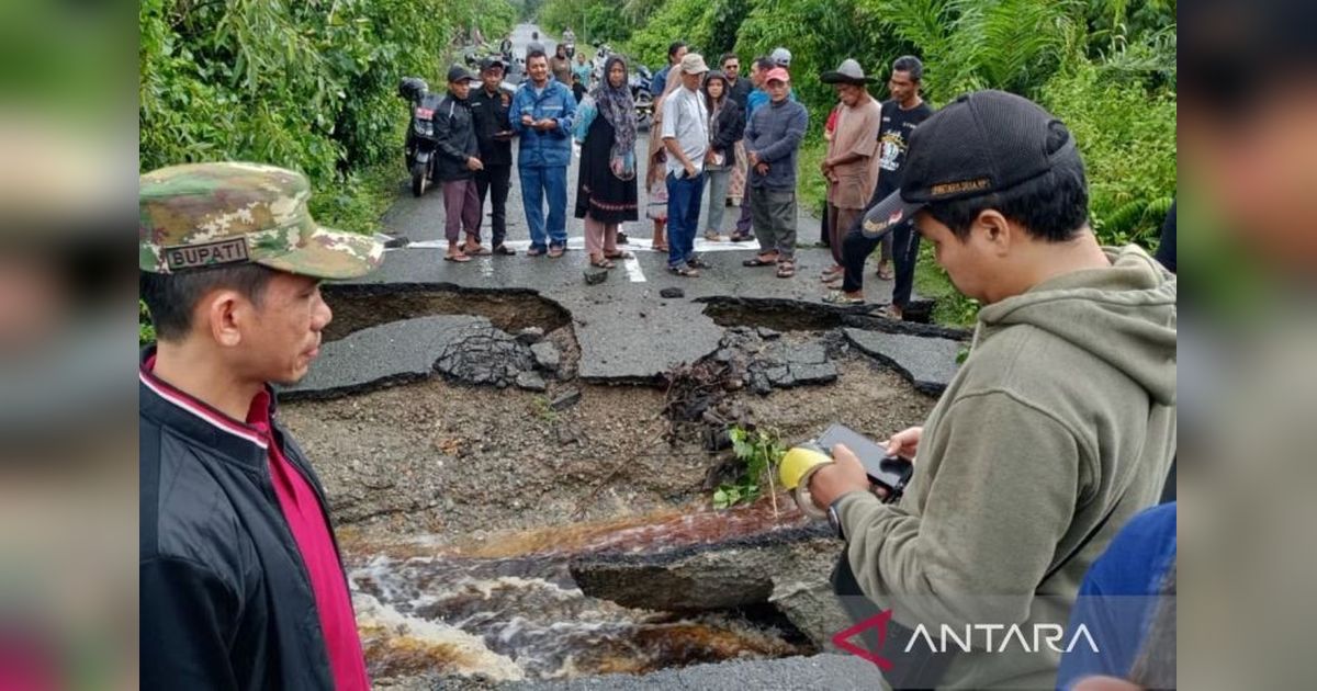 Akses Jalan Lintas Kecamatan di Aceh Barat Putus Akibat Banjir, Ternyata Box Culvert Sudah Retak 2 Tahun Lalu