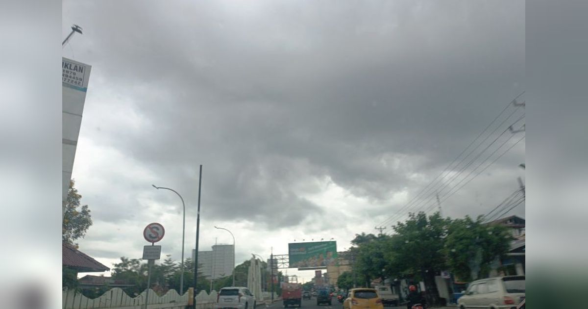 Prakiraan Cuaca BMKG: Sejumlah Wilayah RI Berpotensi Hujan Ringan hingga Petir pada Minggu