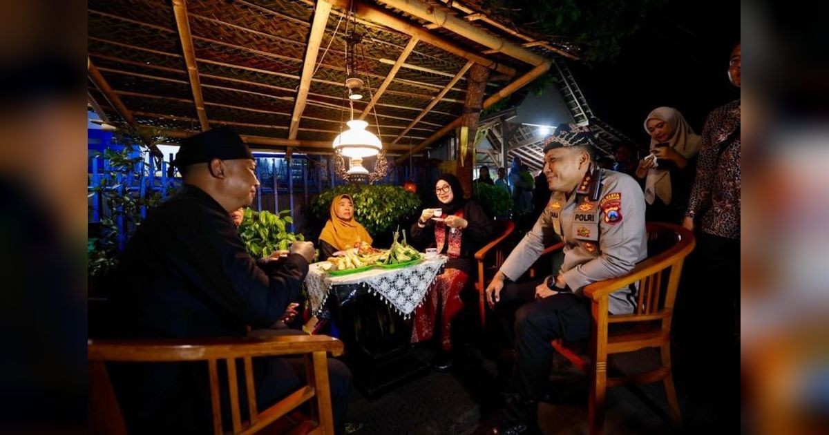 Ribuan Warga Padati Festival Ngopi Sepuluh Ewu Banyuwangi, Bupati Apresiasi Desa Kemiren