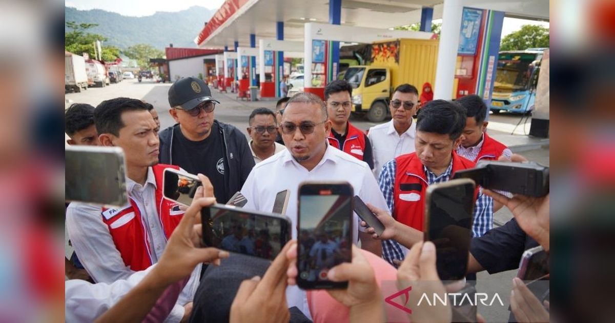 Pasokan BBM Sumbar Dipastikan Normal Kembali, Antrean Panjang Segera Terurai