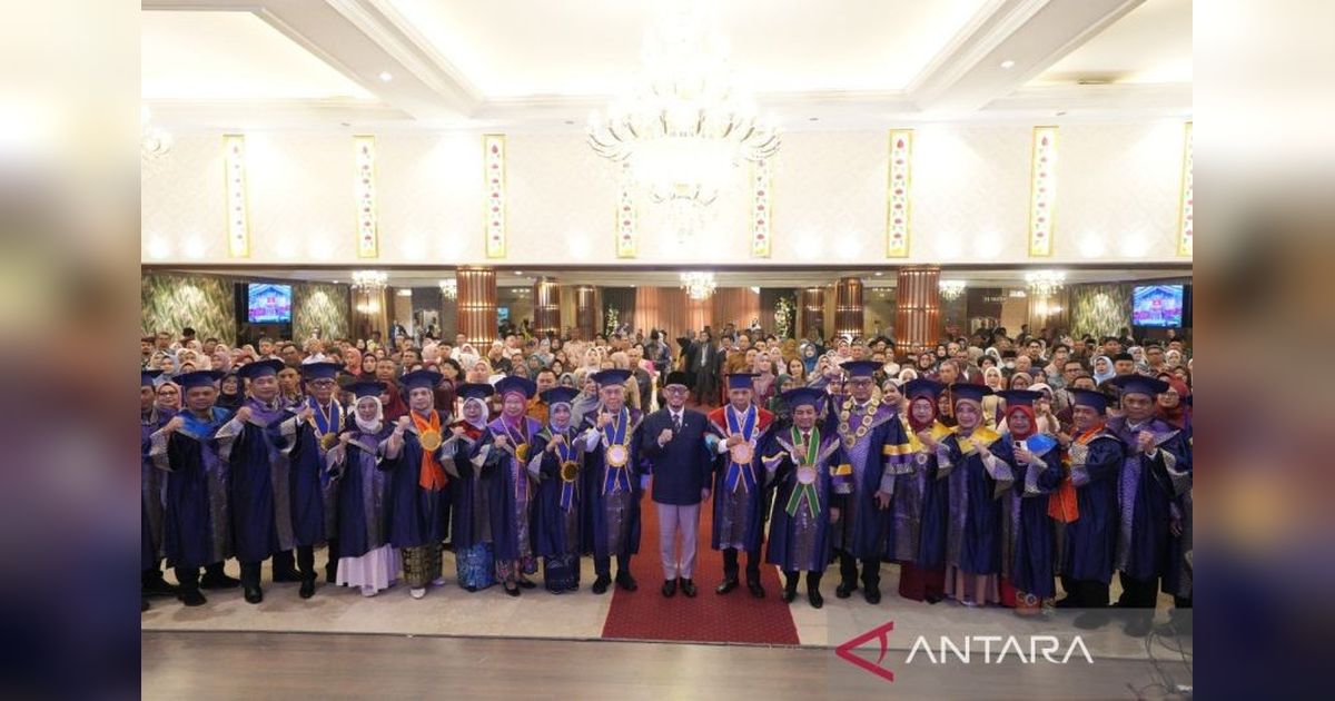 Wamen Haji dan Umrah Sampaikan Tiga Pesan Penting untuk Lulusan UMSU: Belajar Tanpa Henti dan Rangkul Muhammadiyah