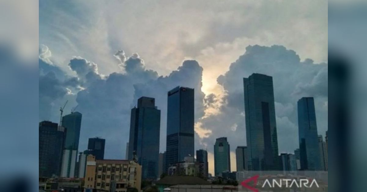 BMKG: Prakiraan Cuaca Jakarta Berawan Dominan, Waspada Hujan Ringan di Selatan dan Timur