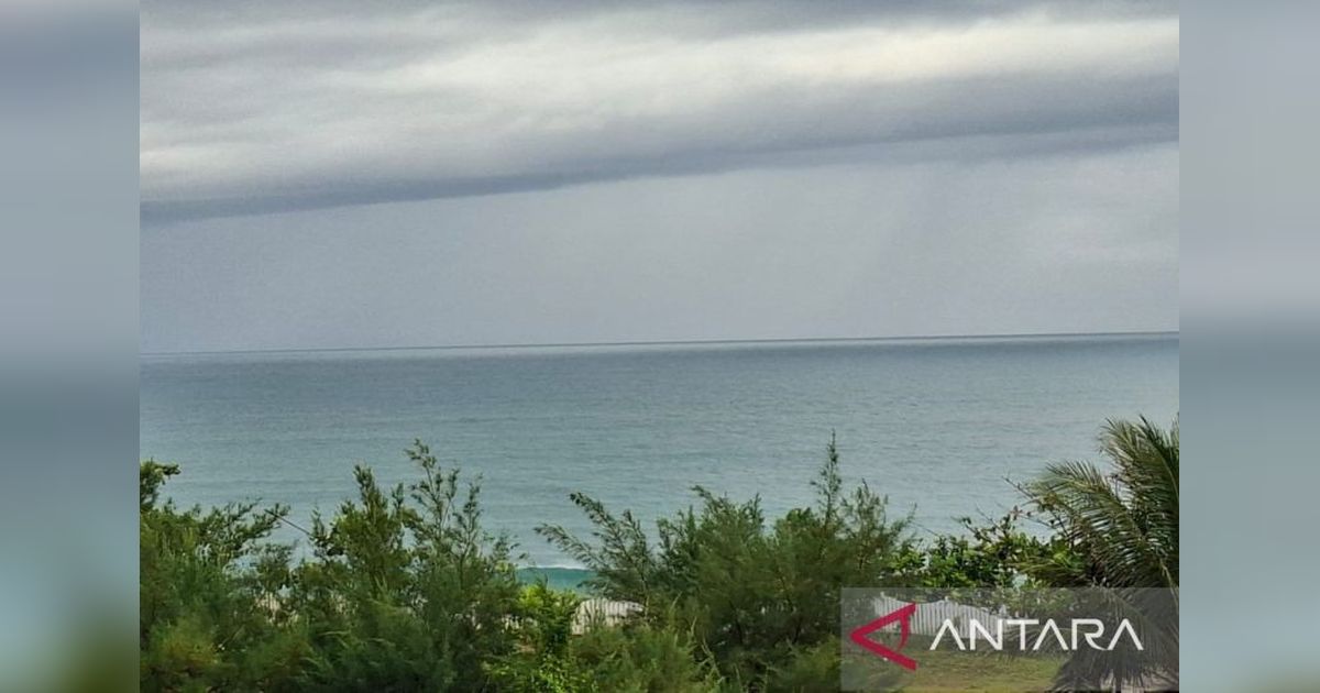 Pengamanan Pantai Cianjur Libur Panjang: Petugas Gabungan Siaga Hadapi Cuaca Ekstrem