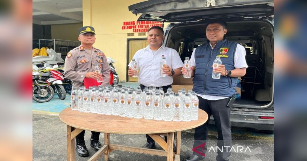 Polres Sampang Gagalkan Penyelundupan Miras Arak Bali, Ratusan Botol Disita
