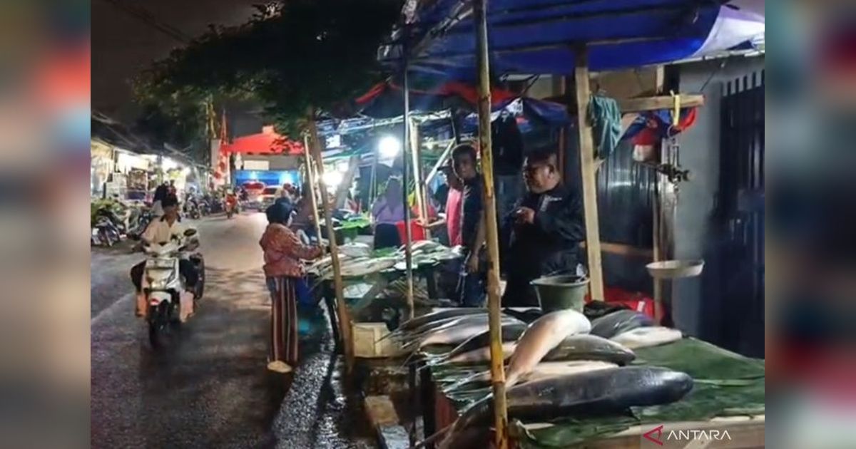 Jelang Imlek, Pasar Ikan Bandeng Musiman Rawa Belong Mulai Ramai Pembeli