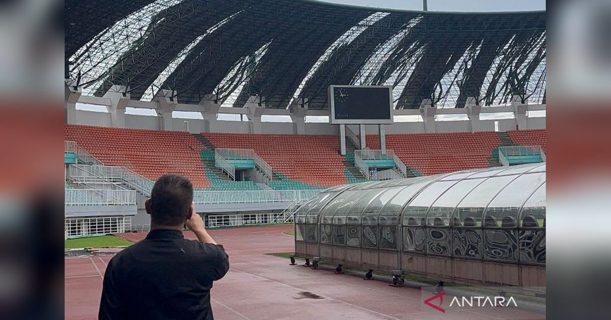 Meski Diterjang Puting Beliung, Pegadaian Championship di Stadion Pakansari Tetap Berlanjut