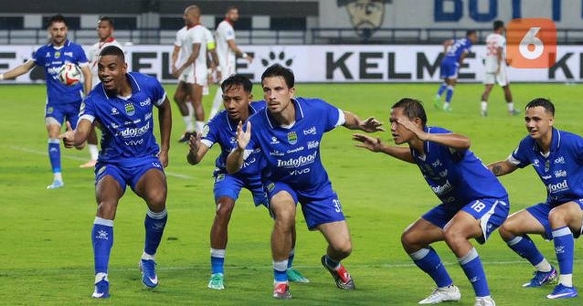 Banyak Pemain Bintang Pergi, Persib Buktikan Tetap Bersinar Bersama Bojan Hodak: Taktik yang Fleksibel Jadi Kunci