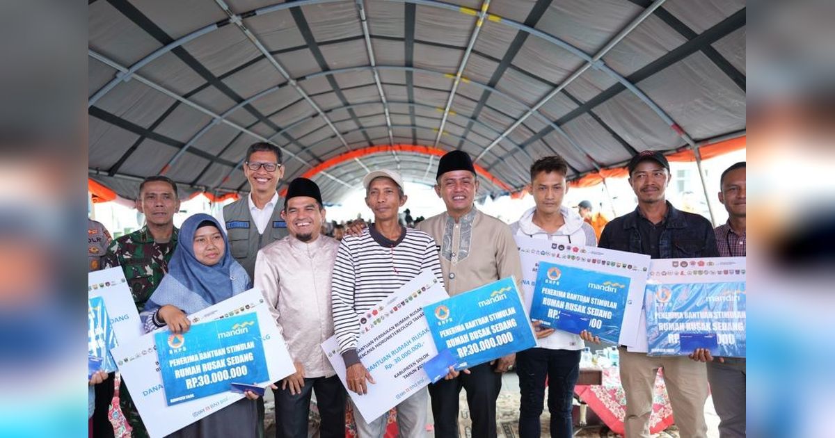 Pemkab Solok Salurkan Bantuan Perbaikan Rumah Solok, Warga Terdampak Banjir Kembali Bersemangat