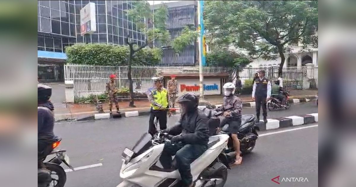 Jalan Palmerah Barat Berbenah Jelang Kunjungan Presiden Prabowo Resmikan SPPG Polri Palmerah