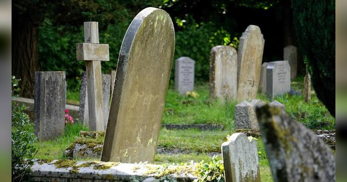 Beredar Video Wanita Injak Makam di Cianjur, Polisi: Itu Bukan Kuburan Asli