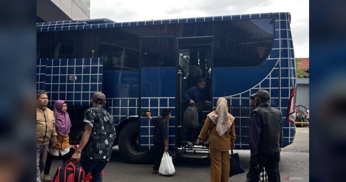 Kenyamanan Pemudik Terganggu: Eskalator Mati dan Asap Rokok Jadi Sorotan di Terminal Leuwipanjang