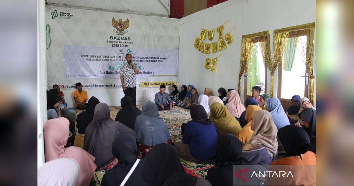 Baznas Solok Salurkan Santunan Lebaran Rp300 Juta, Lebih dari 1.300 Warga Kurang Mampu Terbantu