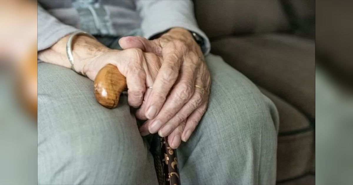 Viral Nenek Bertongkat Masuk Rumah Warga di Jatinegara, Polisi Imbau Kewaspadaan