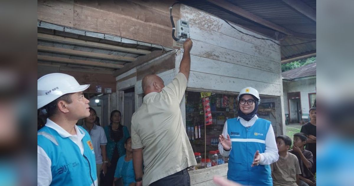 PLN Wujudkan Pemerataan Listrik Nias Utara, Terangi Desa Ombolata di Daerah 3T