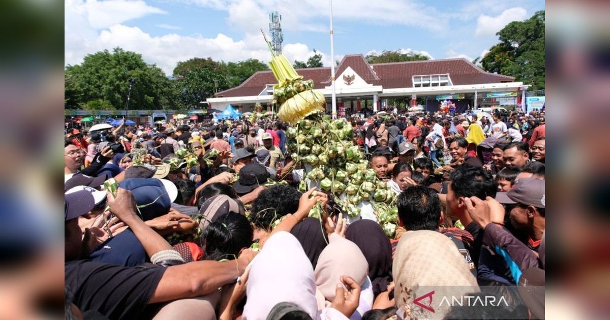Gerebeg Ketupat Magelang: Simbol Eratnya Hubungan Pemkab dan Masyarakat
