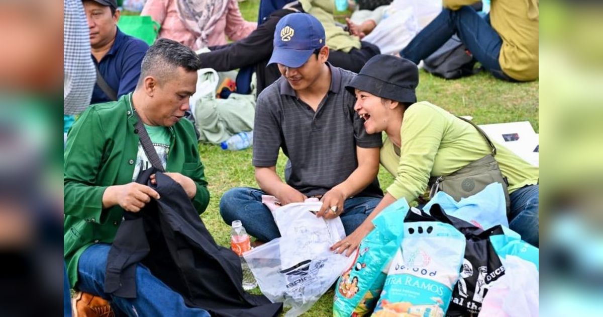 Antusiasme Tinggi Warga di Bazar Rakyat Monas, Presiden Prabowo Inisiasi Distribusi Sembako