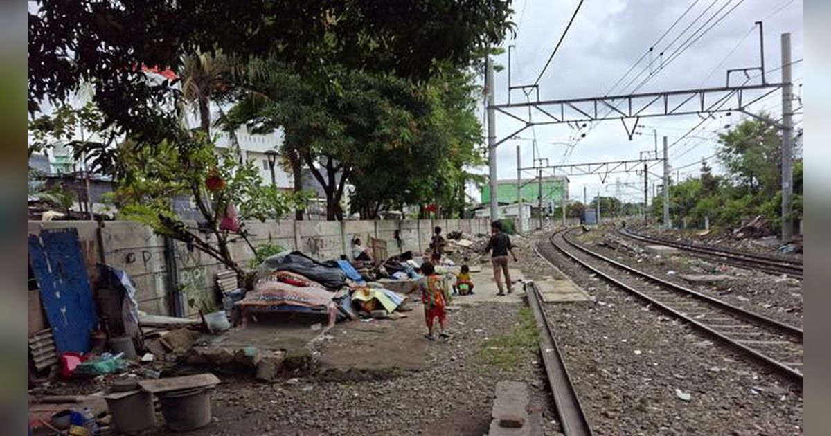 Pramono Dukung Program Prabowo Relokasi Warga Bantaran Rel Senen