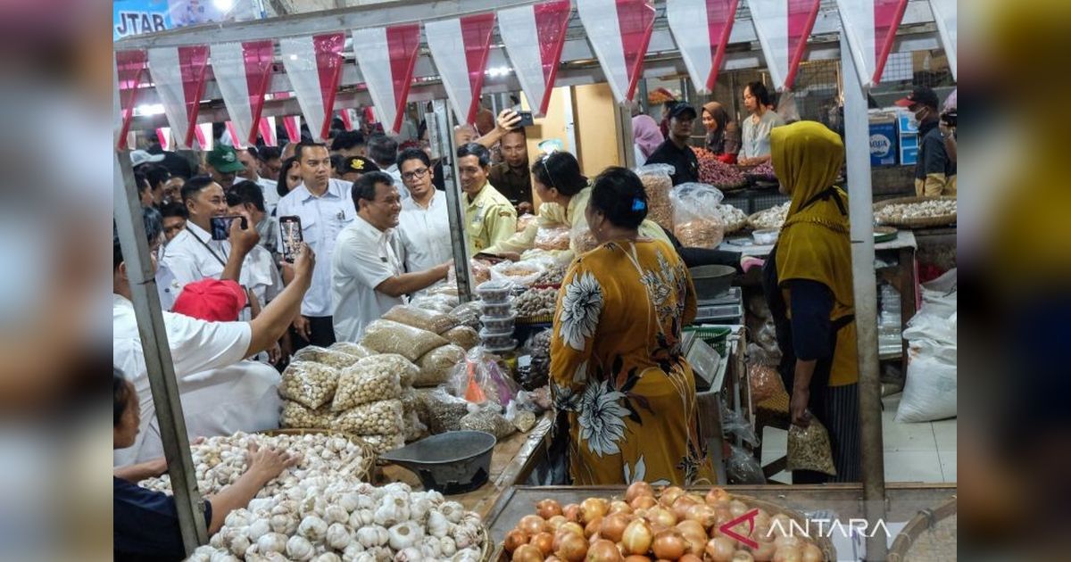 Mengurai Kompleksitas Peran Tengkulak dalam Simpul Ekonomi Petani: Antara Masalah dan Solusi