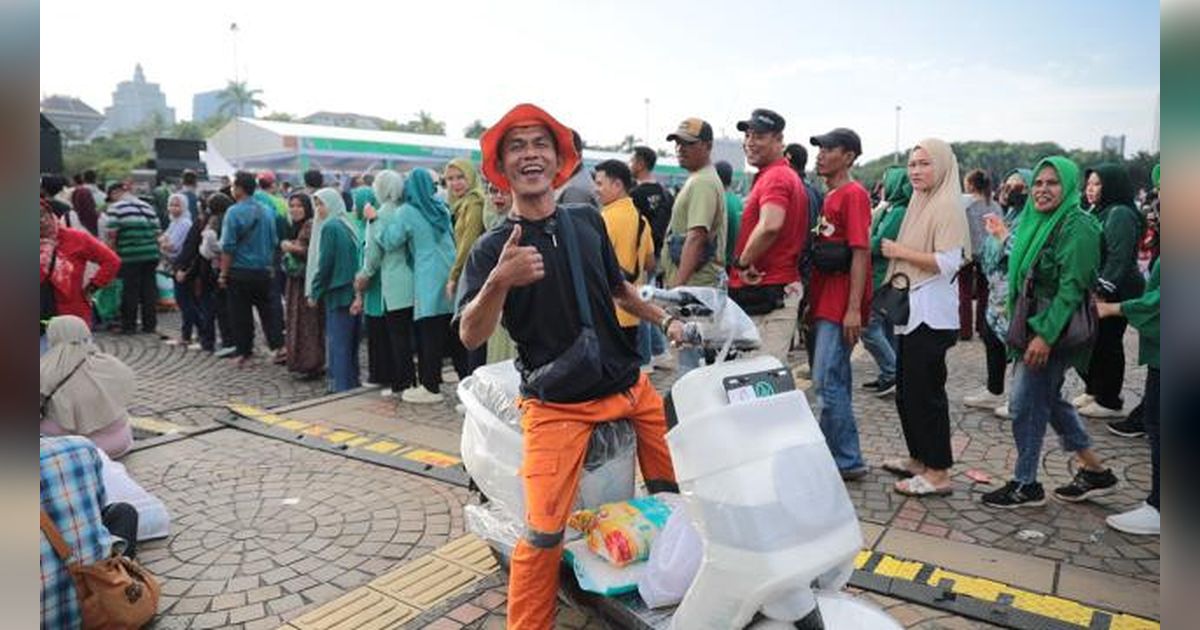 Kebahagiaan Warga Pecah! Doorprize Motor Listrik Hiasi Pasar Murah