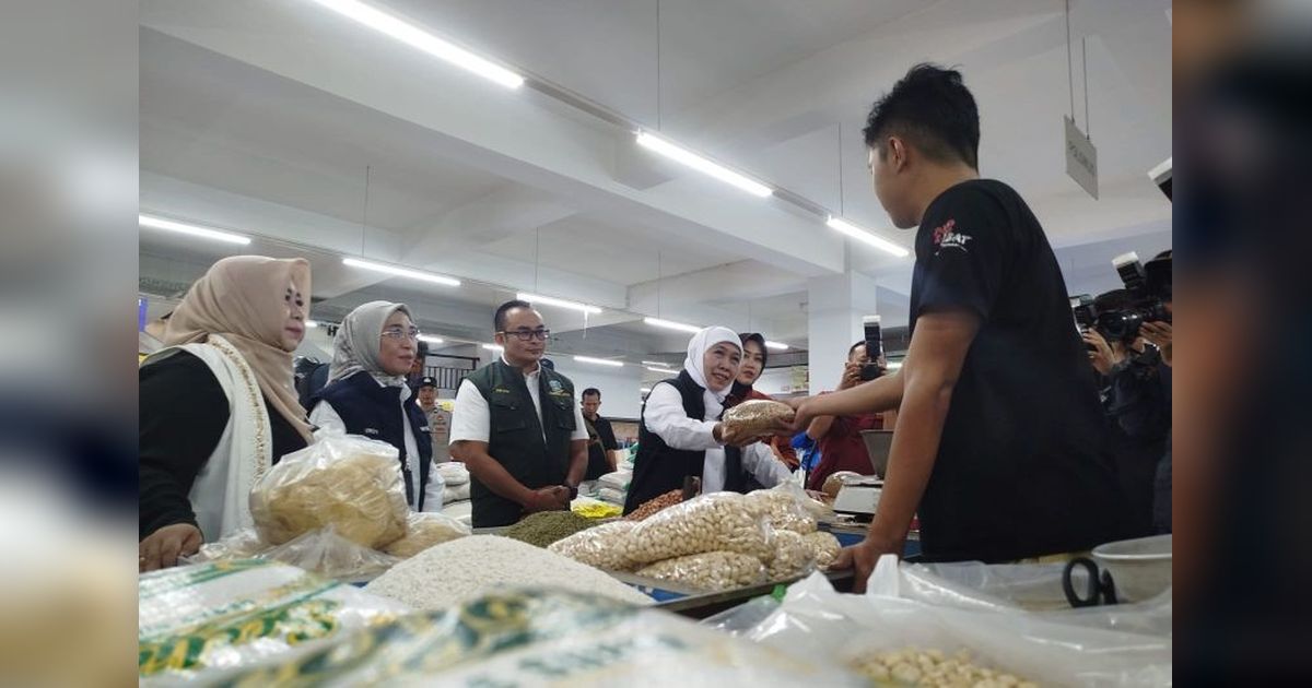 Khofifah Pastikan Harga Bahan Pokok Ponorogo Stabil Pasca-Idul Fitri
