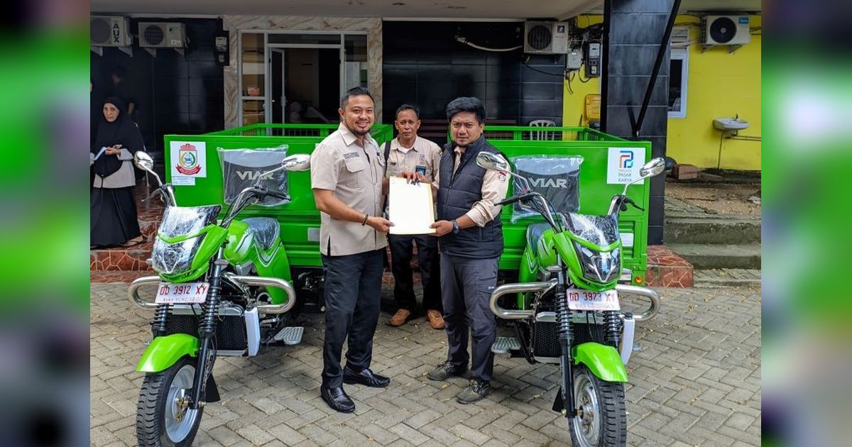 Bank Sulselbar Salurkan Bantuan Motor Roda Tiga, Perkuat Layanan Perumda Pasar Makassar
