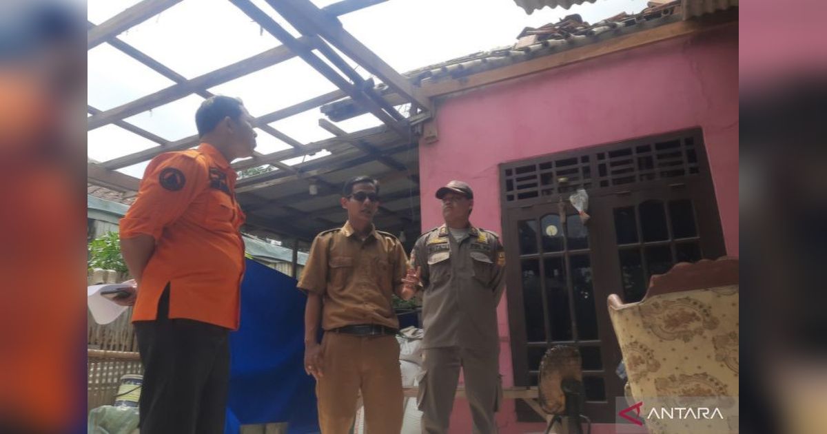 Angin Puting Beliung Bekasi Rusak 27 Rumah di Dua Desa, Warga Diimbau Waspada