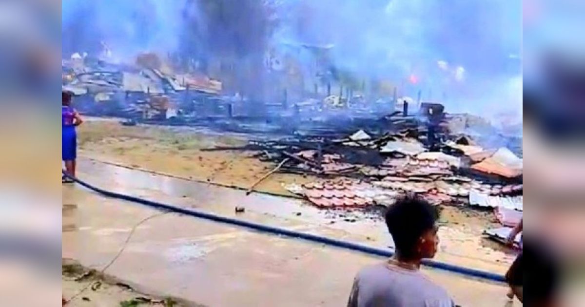 Tragedi Kebakaran Lawang Kamah Kapuas: Belasan Rumah Hangus Dilalap Api