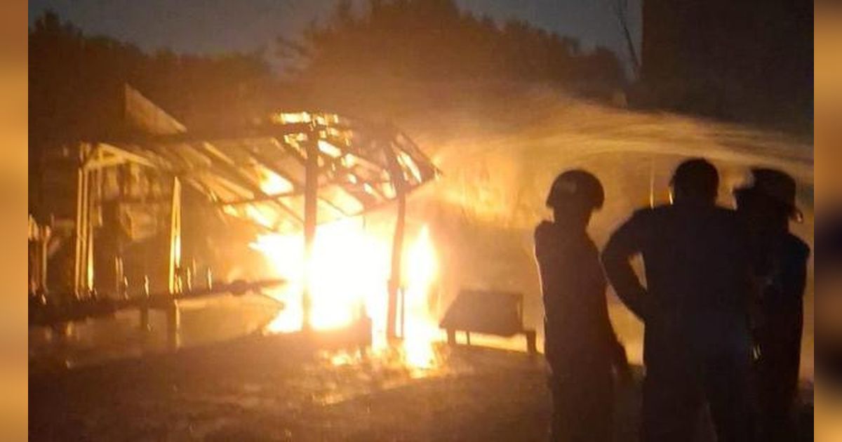 Kebakaran di SPBE Cimuning Bekasi Berdampak ke Permukiman Warga