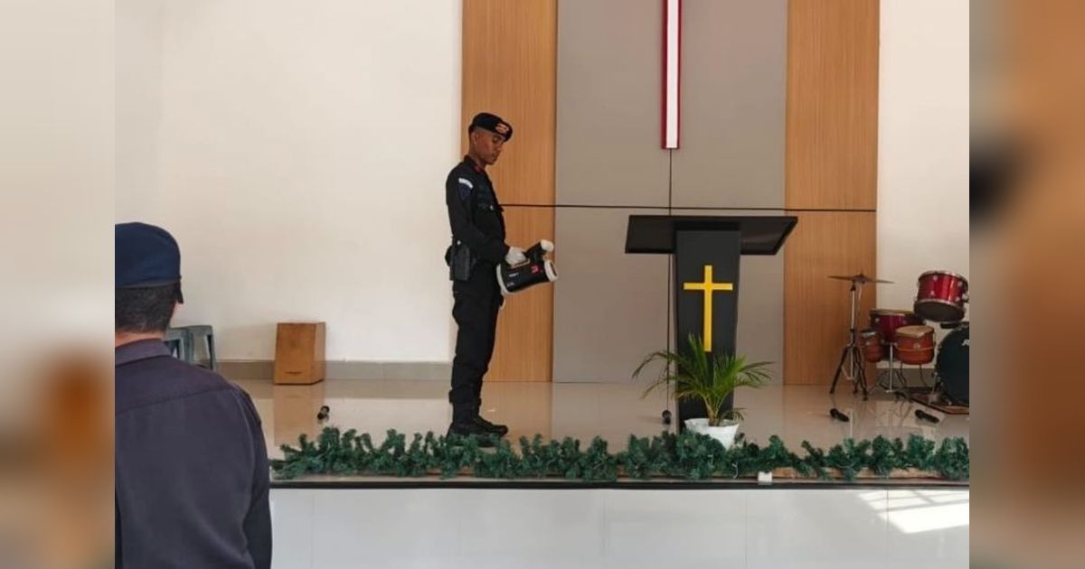 Brimob Sultra Pastikan Keamanan, Lakukan Sterilisasi Gereja Jelang Paskah 2026 di Kendari
