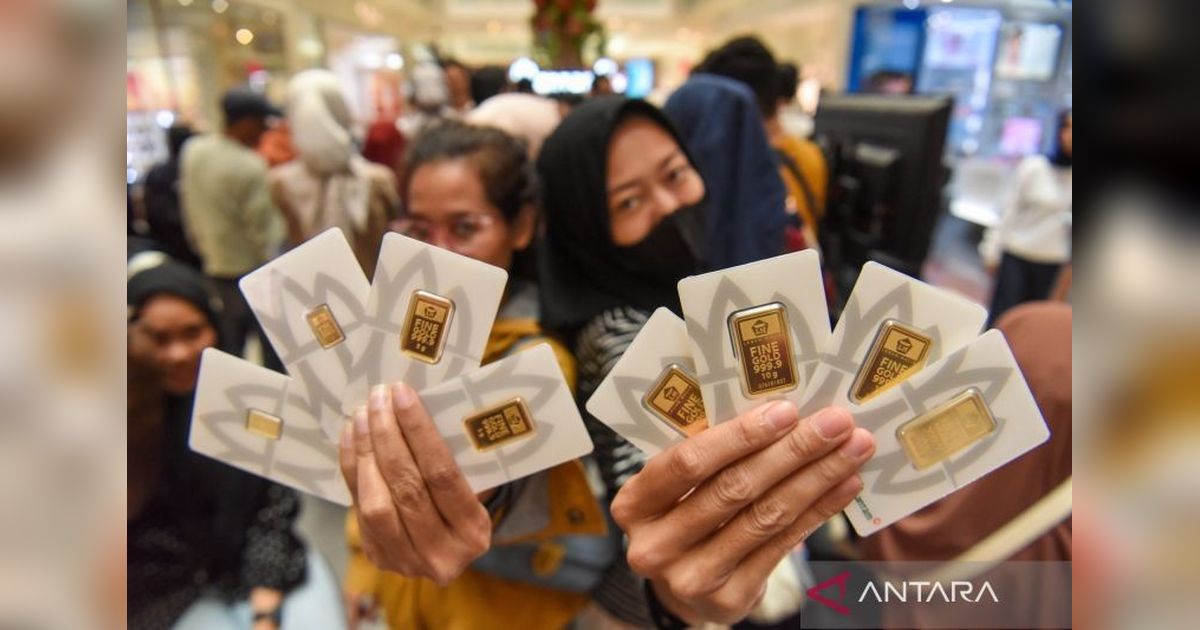 Harga Emas Antam Anjlok Rp65.000 per Gram pada Jumat Pagi, Cek Rinciannya