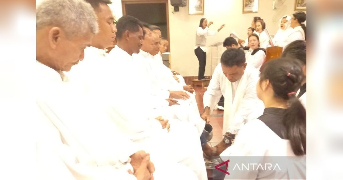 Kamis Putih di Mentok: Momentum Perkuat Semangat Melayani Sesama