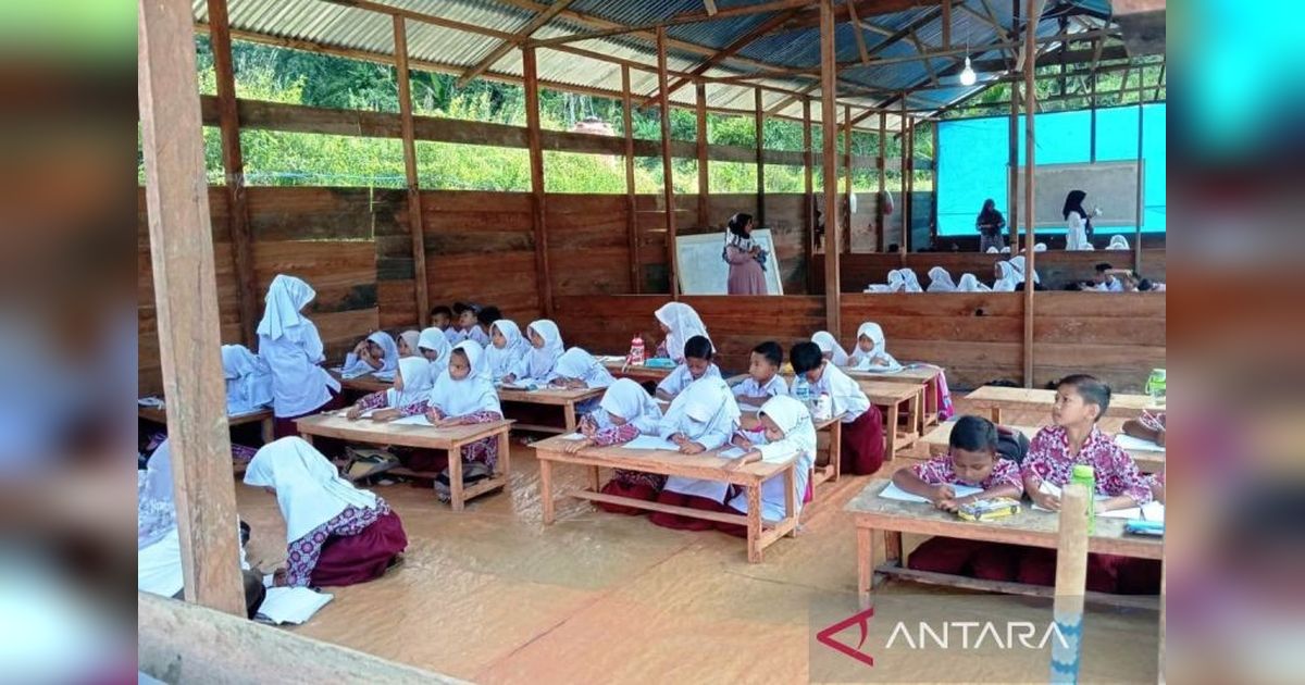 Siswa Nagan Raya Belajar di Tenda Darurat, Pendidikan Tetap Berlanjut Pasca-Banjir