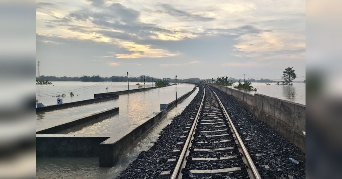 Banjir Grobogan Ganggu Perjalanan KA Jalur Utara, Delapan Kereta Terdampak