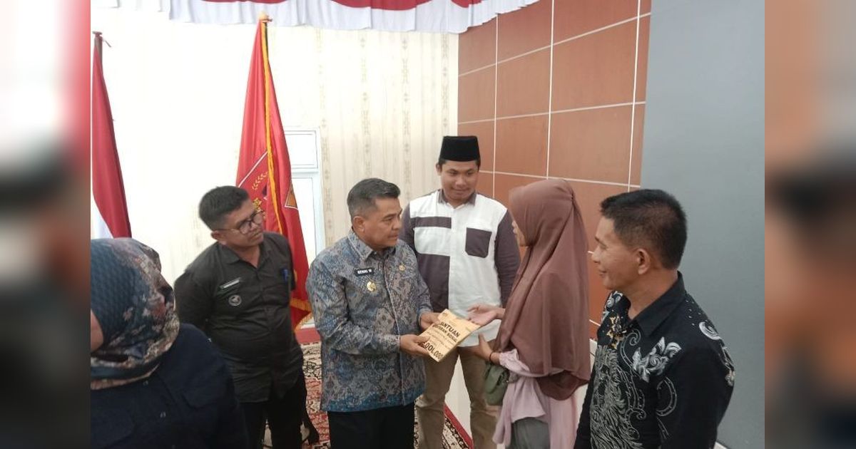 Kemensos Salurkan Bantuan Sosial Rp11,7 Miliar untuk Korban Bencana Hidrometeorologi di Agam