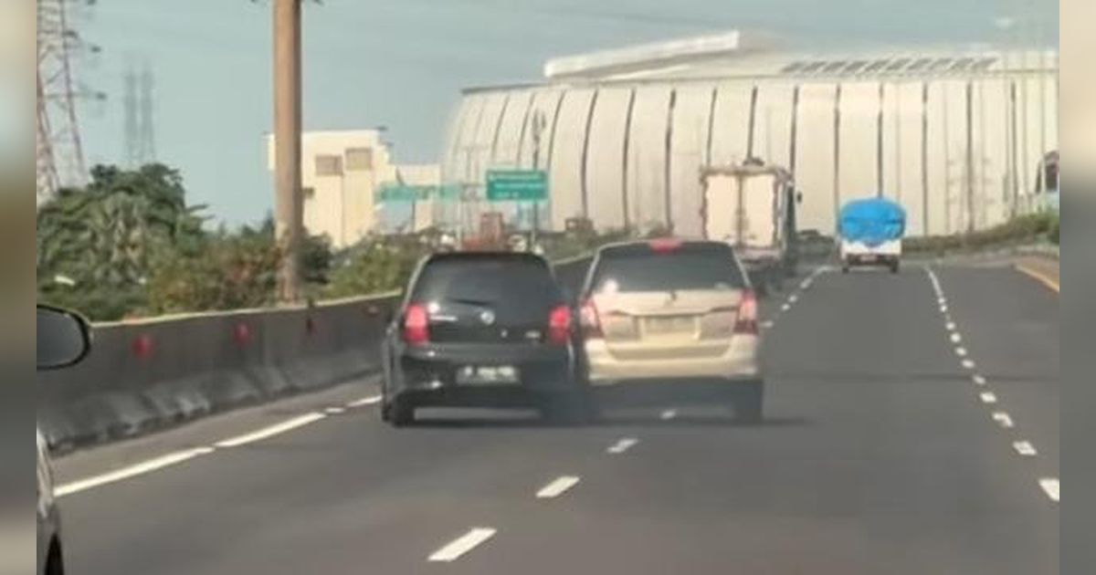 Viral Aksi Kejar-kejaran Adu Bodi Innova dan Livina di Tol Pelabuhan menuju Priok Sampai Tutup Jalan