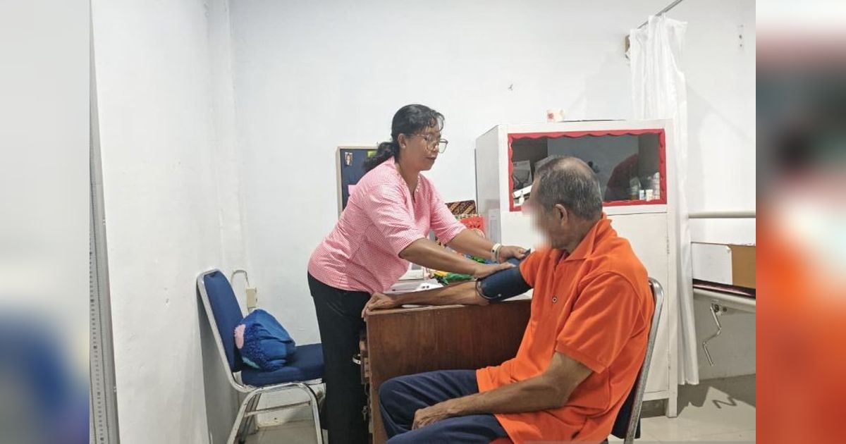 Lapas Saparua Gencarkan Pemeriksaan Kesehatan WBP Lansia, Pastikan Kondisi Terjaga Optimal