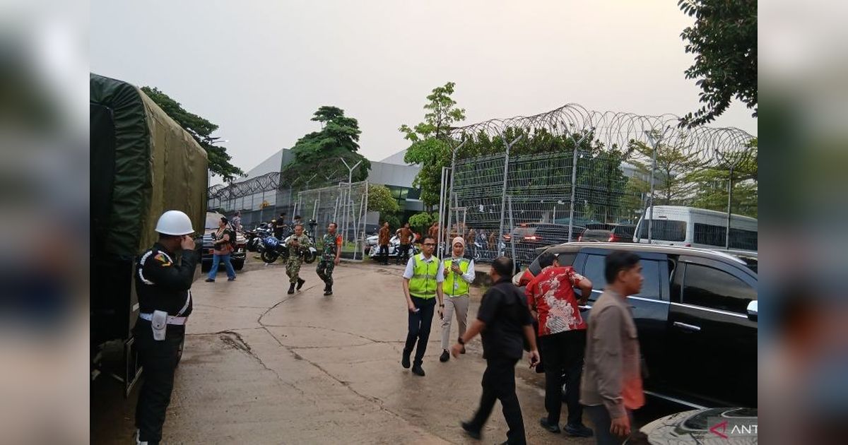 Pengamanan Ketat Sambut Kedatangan Jenazah TNI di Bandara Soetta dari Lebanon