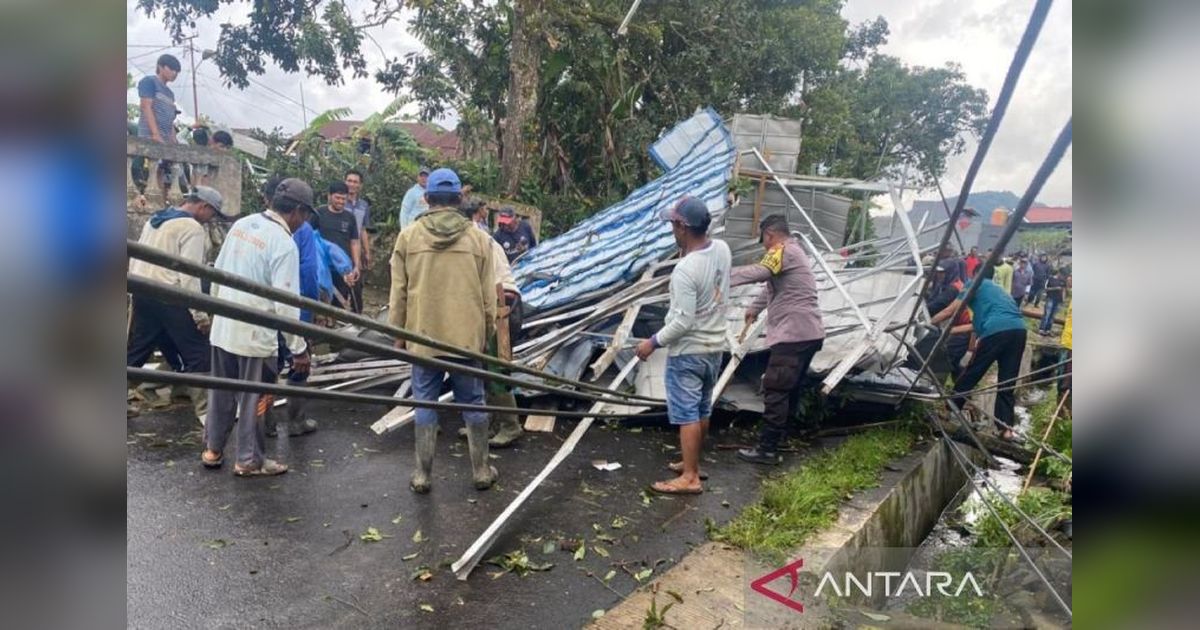 Angin Puting Beliung Rejang Lebong Rusak 30 Rumah di Desa Sumber Urip
