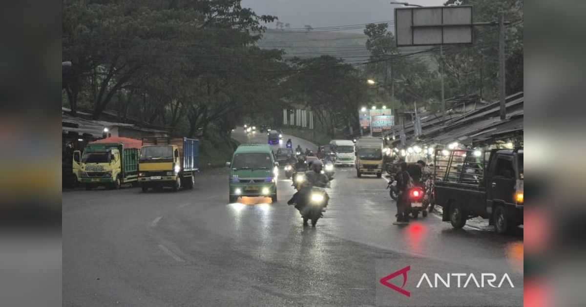 Waspada Wisata Bandung Musim Hujan: Disparekraf Imbau Wisatawan Hati-hati