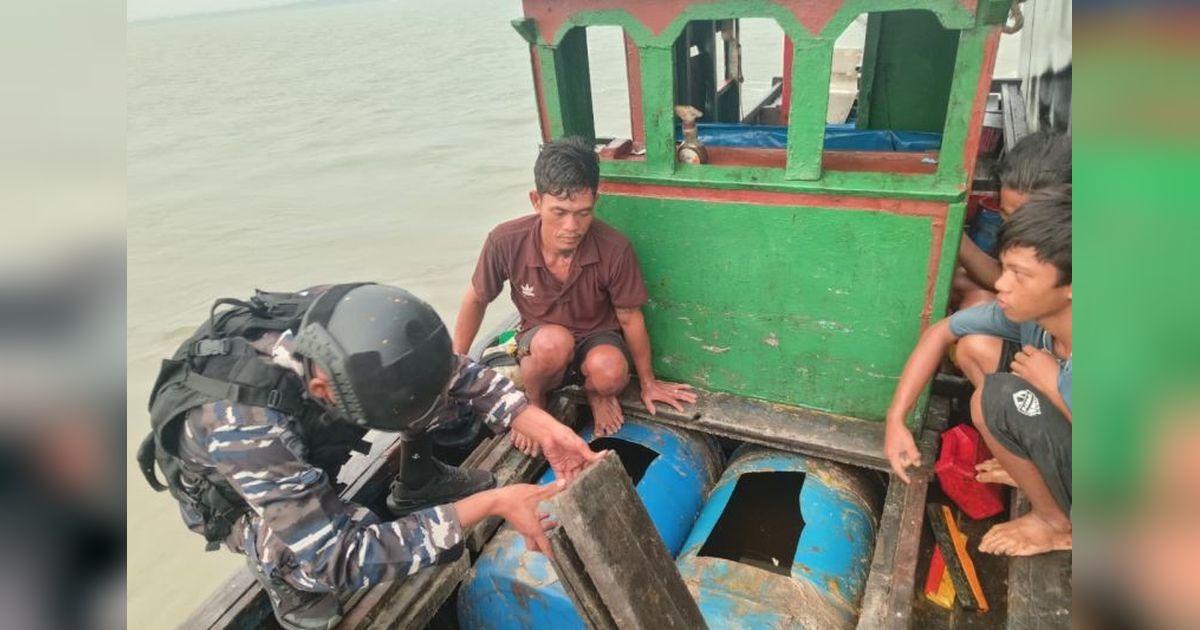 KRI Beladau-643 Amankan Kapal Diduga Curi CPO di Selat Rupat, TNI AL Tegaskan Komitmen