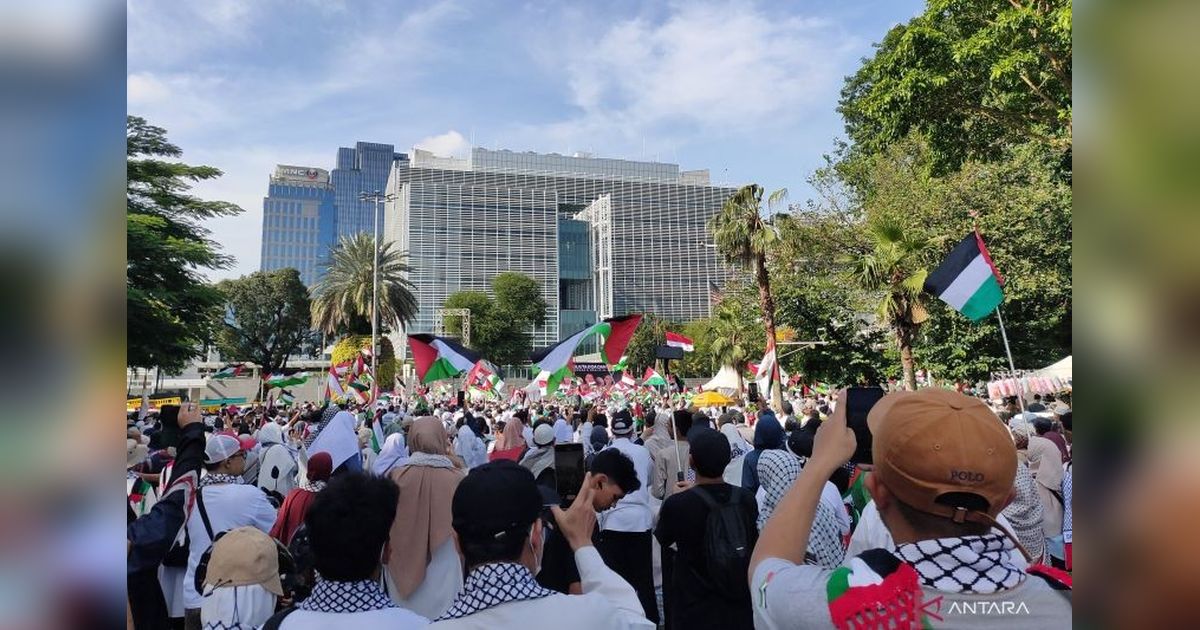 Ribuan Warga Gelar Aksi Solidaritas TNI Lebanon di Depan Kedubes AS, Doakan Prajurit Gugur