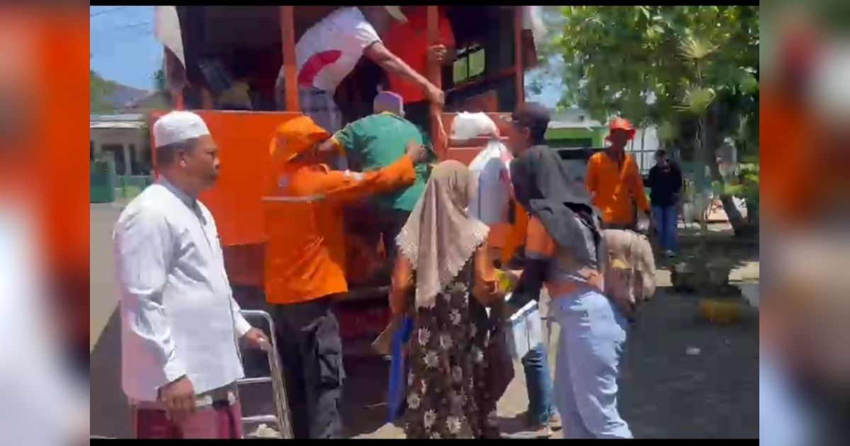 Warga Demak Kembali ke Rumah Usai Banjir Surut, BPBD Catat Sisa Pengungsi Belasan Jiwa