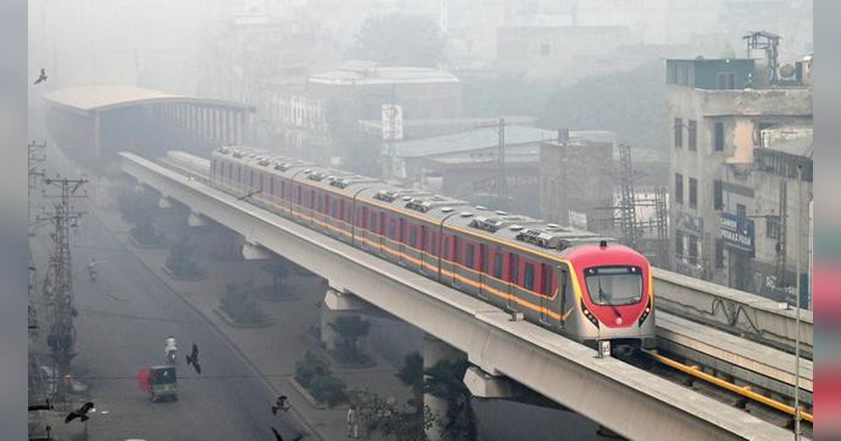 Pakistan Gratiskan Transportasi Umum di Tengah Lonjakan Harga BBM