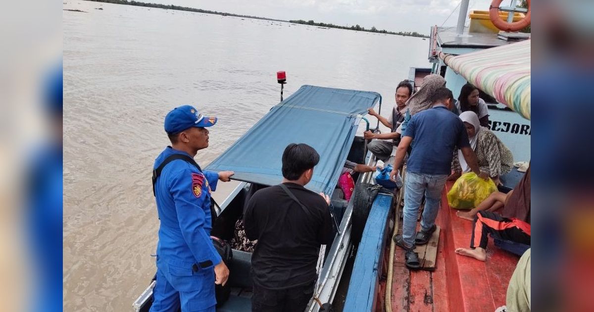 Ambulans Apung Ditpolairud Polda Sumsel Sigap Evakuasi Nelayan Sakit ke Rumah Sakit