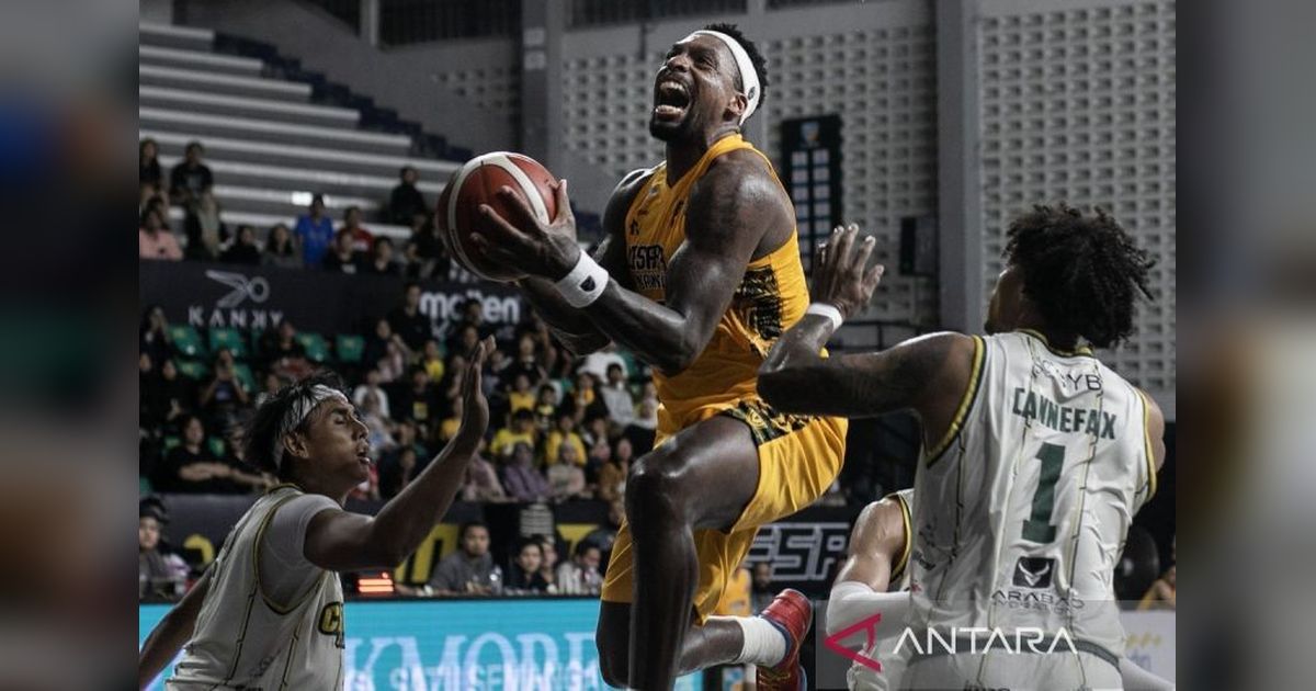 Tripoin Krusial Avan Seputra Jaga Tren Kemenangan Kesatria Bengawan Solo di IBL