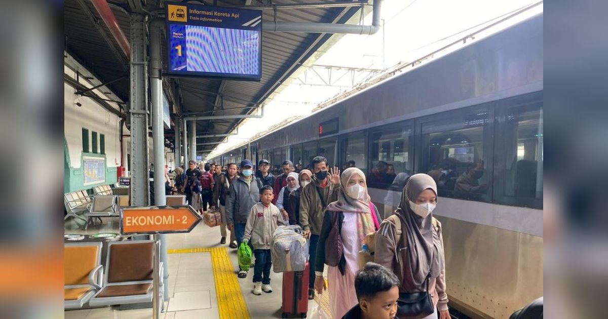 Puncak Arus Balik Paskah Jakarta: 44 Ribu Penumpang Kereta Tiba di Ibu Kota