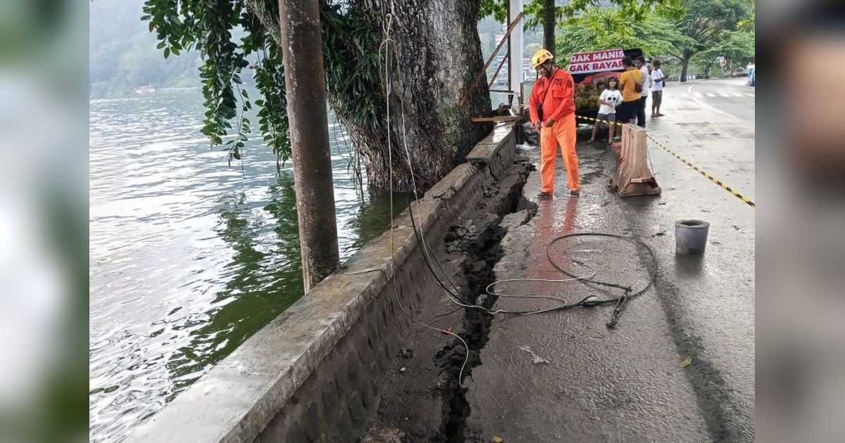 Penanganan Cepat Talud Ambles Telaga Ngebel, Polisi dan BPBD Amankan Lokasi
