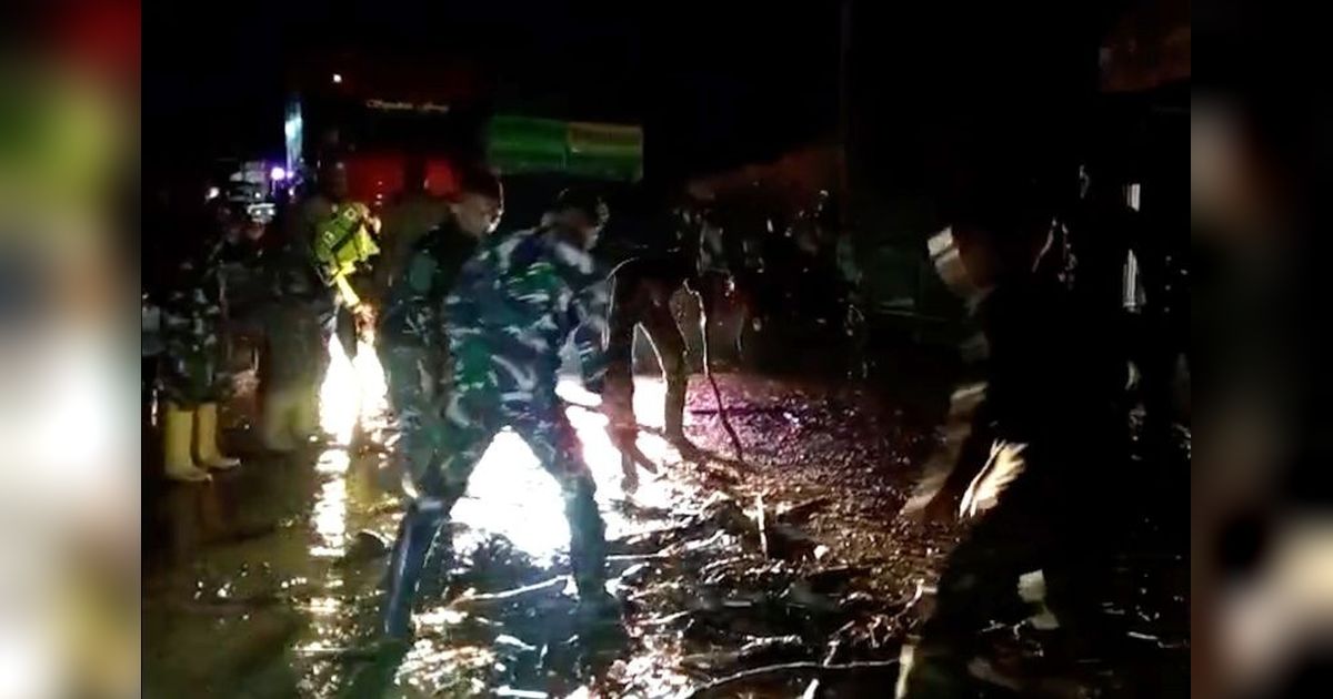 Korem 011/Lilawangsa Kerahkan Prajurit TNI untuk Penanganan Banjir Pidie Jaya Berulang