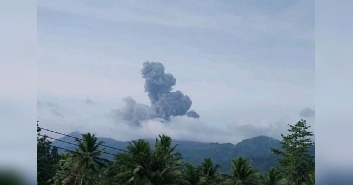 Erupsi Gunung Dukono Lontarkan Abu Vulkanik 1.200 Meter di Halmahera Utara